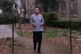九十年代的训练标兵，曾经的王者。退伍二十多年以后再展单双杠一到八练习，军人风采依旧。视频封面