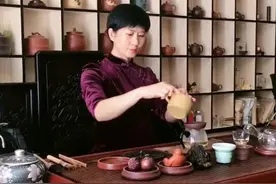 招工，性别男，年龄30至50岁，工作照顾我，期限一辈子，待遇你说了算，本人80后，学历本科，评论区见视频封面