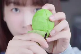 硬的#牛油果 放三四天，沾酱油和芥末就像吃三文鱼，做成香甜的视频封面