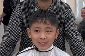 小小年纪，要做全校最靓的崽 #学生发型 #最靓的崽 #潮酷男孩 #妈妈喜欢的发型 @DOU+小助手