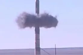 东风21D的独白，我国沙漠靶场出现可移动美国航母模型视频封面