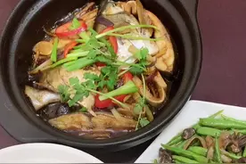 金鲳鱼刺少肉多，今天不清蒸也不煎，这样做鲜香嫩滑，吃饭咯 #家常饭菜