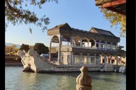 颐和园昆明湖的前身叫瓮山泊。因地处北京西郊，又被人们称为西湖视频封面