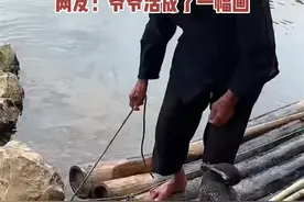 网友偶遇20元人民币背面老爷爷，94岁高龄仍在漓江边配合游客拍照#感动瞬间 视频封面