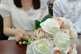 “520”集体领证的他们 甜度满分！#传递正能量让世界充满爱视频封面