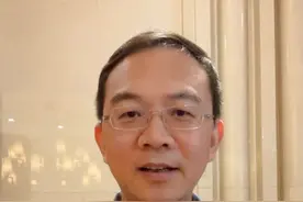 宅家当然是要跟吴老师一起做快乐健身餐啊！#大v说 #宅家的日常 #疫情下的520浪漫纪实 
视频封面