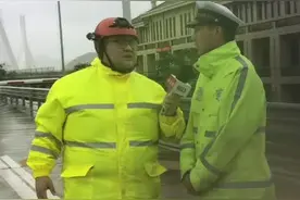 “台风专用记者”带你直击台风“灿都”现场视频封面