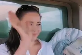 欧美美女农场收割小麦……#农业机械 #现代化农业 #美女开拖拉机 #天良缘有机生态农场 #美女开收割机 #农村生活 视频封面