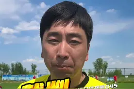 裁判员答粉丝问：这种球是不能抢得！会被吹得！#足球判罚 #足球规则 #守门员 #足球教学 @DOU+小助手 @抖音短视频 @张老师啥都会视频封面