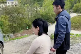 每次出门都要辛苦赵先生，刚好100斤的他却要抱起140斤的我，真的下辈子可能也未必能遇到这样照顾我的人#创作灵感 #脊髓损伤视频封面