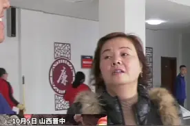 消防员把头埋进泥里救女子。她说“每天都要打开视频看一下”视频封面
