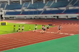 200米21.64s。炸裂的场地，炸裂的灯光，炸裂的成绩!#高中生