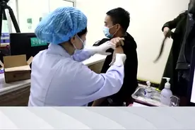 接种完#新冠疫苗后是否可以喝酒、吃辛辣食物？可以洗澡吗？专家专业解读！ #湖南之声视频封面