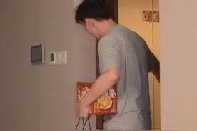 香港演员李灿森中秋节发视频：小孩子懂事了 就回来了。暗指“台湾回归”。#李灿森 #台湾 #中秋节 @抖音短视频视频封面