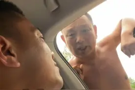 7月2日，河南周口。92年小伙被大爷误以为有50岁，小伙配合大爷说“没有，47”视频封面