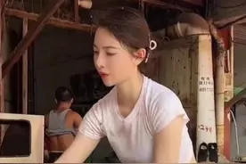 #女子卖鱼因高颜值意外走红 渔妹妹称自己只是帮父母卖鱼，视频背后没有团队运作。#渔妹妹 #生活 视频封面