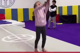 8岁女孩挑战空翻转体1080度，连摔多次也没放弃，最终挑战成功。少年强则国强。#正能量 #感动 #励志视频封面