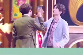#王一博 如果你喜欢一个人，就每天给她糖，突然一天就不给了，你猜她会怎样视频封面