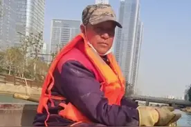 治水神器！#杭州 用#河蚌 治理水道，60万河蚌一年可以净化整个#西湖 的水量！@抖音短视频视频封面