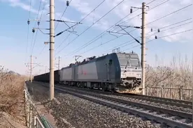 大秦铁路HXD1电力机车#拍火车 #火车迷 #大秦铁路万吨列车视频封面
