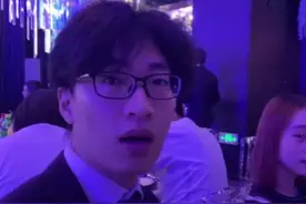 清华学霸婚礼秒变凡尔赛现场 宾客高考均分680 还有人考了1096分视频封面