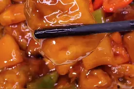你们要的糖醋排骨，我们这边叫菠蘿生炒骨#美食趣胃计划 #美食教程 ￼￼￼￼视频封面