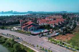 一镜到底拍武汉东方夏威夷国际花园，临湖独栋别墅，环境优美！