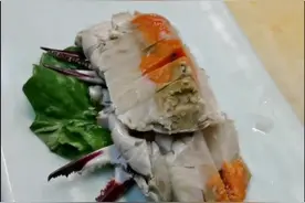 海上冰激凌：舟山红膏呛蟹切法。