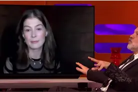 #全世界都在学中国话裴淳华请孩子教自己中文,结果学了“脱裤子放屁”，还用英语解释了一遍#吉林冬天zei像样视频封面