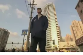 19岁vs39岁的姚明上街～真拿自己不当名人啊🤦‍♂️#篮球
