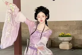 “姐姐，你是穿越过来的吗？”#原相机#路人视角#冷白皮视频封面