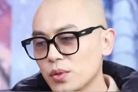 #朱亚文说梅生是七连最爱干净的 #朱亚文 说梅生自始至终都很在乎军人的形象 他身上其实多了一丝脆弱 他也是靠着坚强的意志坚持到最后一刻😭#长津湖之水门桥视频封面