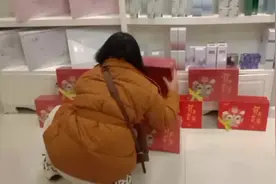 可伊娜盲盒开出自己想要的祛斑胶囊开心的像个小孩子🤗🤗视频封面