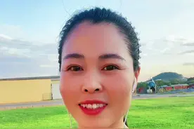 带大家了解一下非洲女人怎么穿衣服，跟我们有什么区别，大家怎么看评论区留言#海外生活 #抖音看世界视频封面