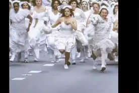 《他是全世界最倒霉的男人就因长得太导致全地球的美女都想嫁给…视频封面