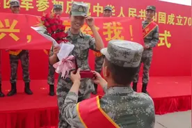 太浪漫！兵哥哥用阅兵勋章求婚！转发祝福！