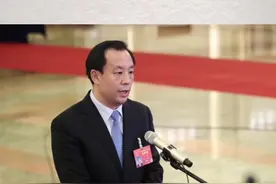 自然资源部部长、党组书记陆昊，任国务院发展研究中心党组书记。他出生于1967年6月，曾任黑龙江省省长。视频封面