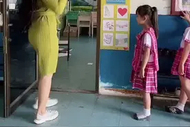 泰国老师和小朋友早上打招呼的方式，你喜欢哪一个#泰国 #一群小可爱 #幼儿园 #泰国旅游视频封面