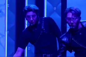 #郑禹硕皮裤舞台，是谁看的眼神都直了视频封面