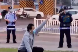 5月17日江苏淮安#特警下班途中突遇警情丢下妻儿徒手排爆 你冲上去的样子太帅了！#逆行英雄视频封面