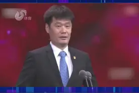 12月3日，中国足协官方宣布，#李霄鹏 担任中国国家男子足球队主教练。一起回顾李氏经典语句，李指导是有些幽默感在身上的。视频封面