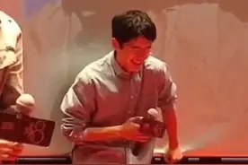 #刘昊然被男粉叫老公 弟弟害羞的样子太可爱了😂#一点就到家 #国庆档提前过年视频封面