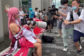 广州#广州萤火虫漫展 都是男摄影师多呀？#cosplay视频封面