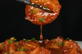 疯了！好吃到疯了！【会爆汁的茄子】疫情在家学学这道菜吧，一起加油！#跟着抖音学做菜 #春日美食大赏 #宅家美食糊弄学 视频封面