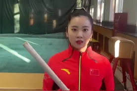 #体育生 #后空翻教学 #体操 #日常训练  不要问我为什么拿着这棍子，因为它看起来挺牛的🤭一起来挑战空翻🤣视频封面