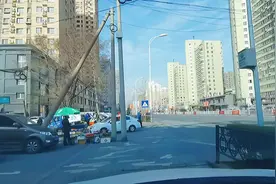 鞍山市，曾经的直辖市，这是今天的普通的一条街景，最真实的记录视频封面