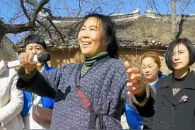 唱给父母的歌，永远都不会被淘汰，一首《忘不了咱的爹和娘》唱哭了天下多少儿女，让亿万父母不禁潸然泪下#百善孝为先 #感恩父母 #最热门视频 #最热门音乐 @DOU+小助手 