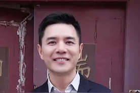 敲门的规矩你知道吗？这可不能乱敲，看我给你们演示一下，这些老传统必须转发给身边的人#传统文化 #规矩 #敲门 #文化新说 #涨知识 