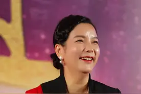 女追男隔层纱,男追女隔座山，但聪明#女人不会主动追男人,而是让#男人主动倒追她!#女性智慧 #婚姻 #周文强太太 视频封面
