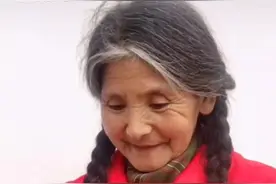 散发美与发现美，原来背后还有这样一种默契与守护，你们都惊艳了世人#真是惊艳了岁月温柔了时光 #最美老奶奶视频封面